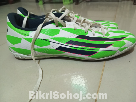 Adidas F10 in Indoor Soccer Shoes A White, Blue